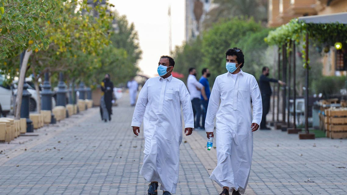 قرار السعودية بإعادة الإلزام ارتداء الكمامة والتباعد في كل مكان
