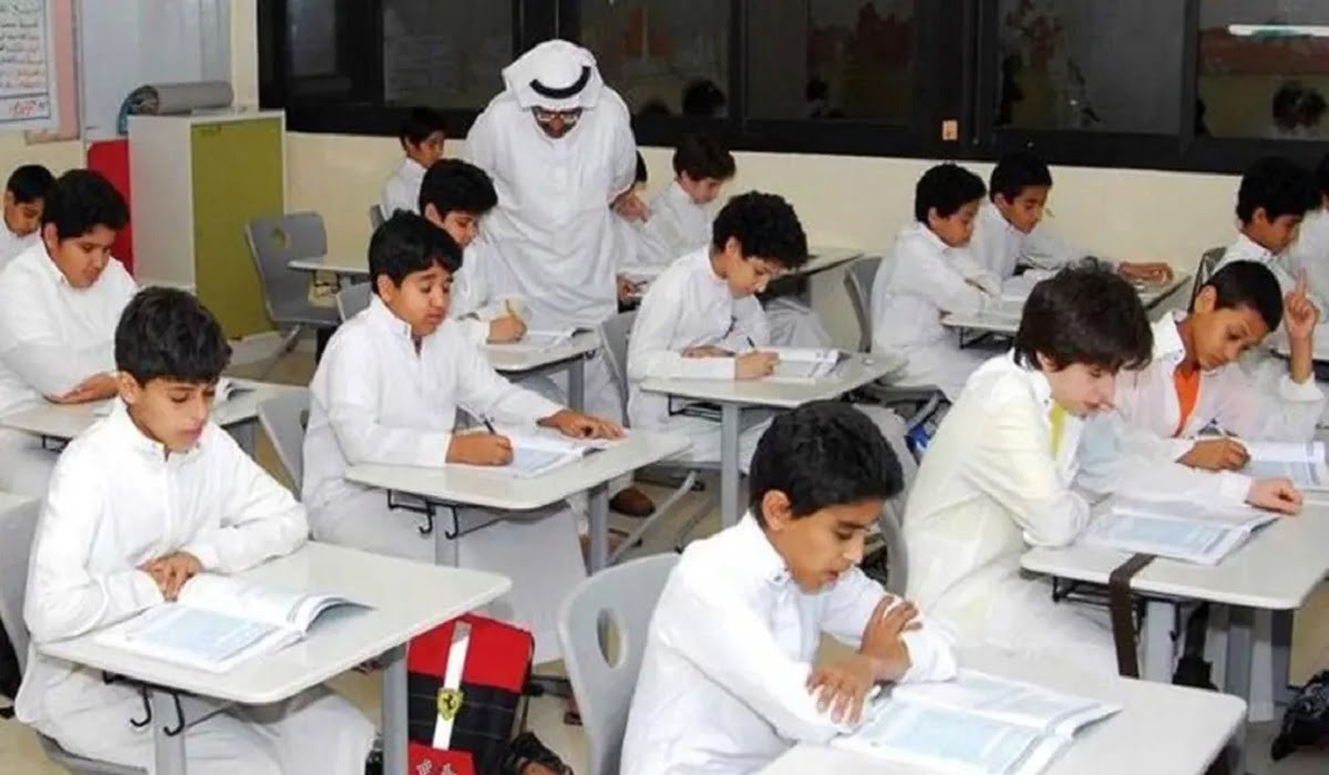 سبب تقليص عدد المعلمين في السعودية